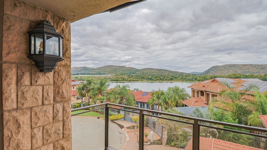 5 Bedroom Property for Sale in Birdwood Estate North West